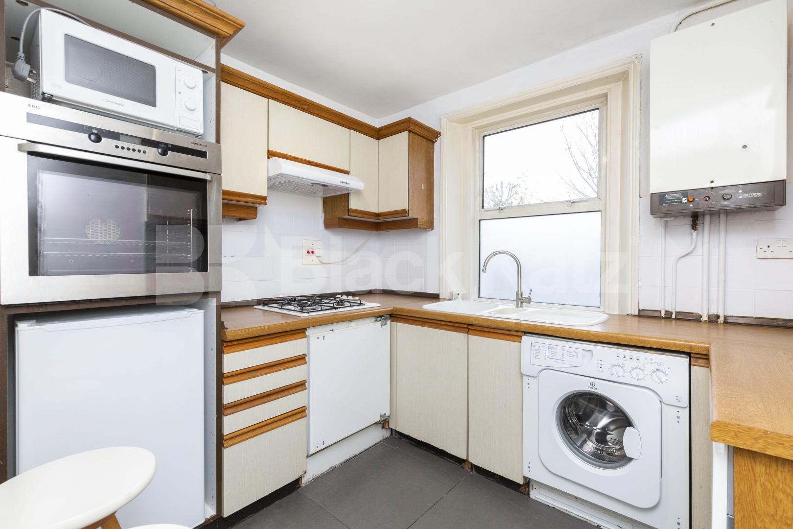 Super one double bedroom flat set within a period house mins to tube & shops Shirland Road, Maida Vale / Queens Park